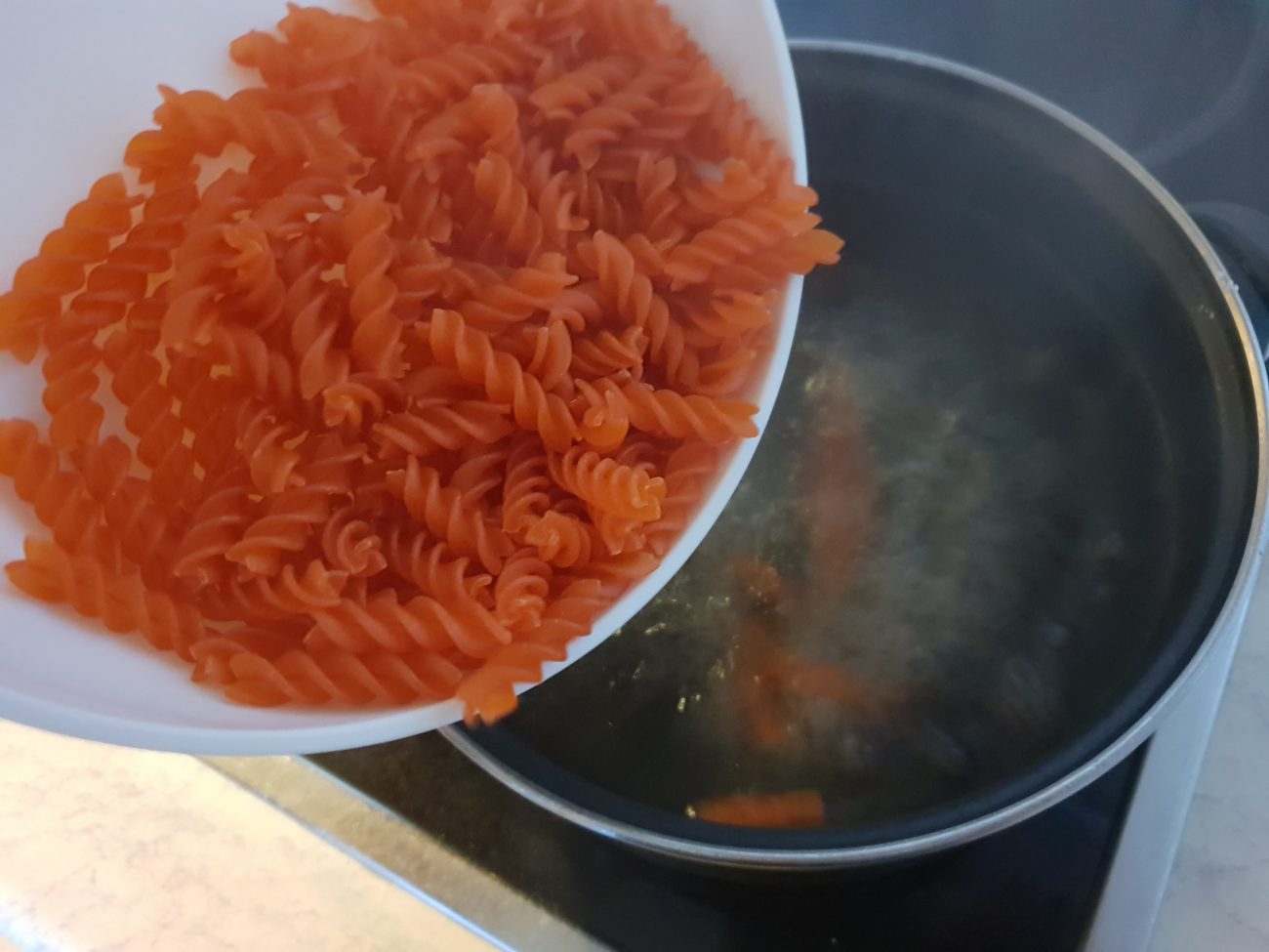 Bowl de Lentejas con Pasta y Ensalada