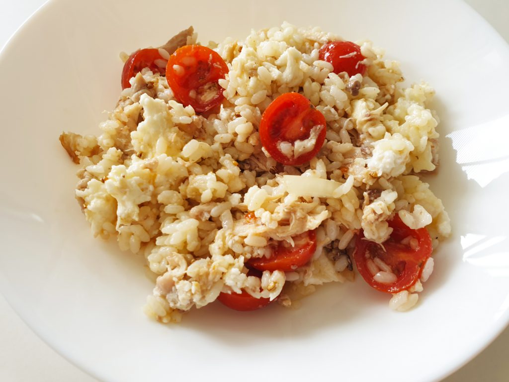 Ensalada de arroz con pollo y mozzarella