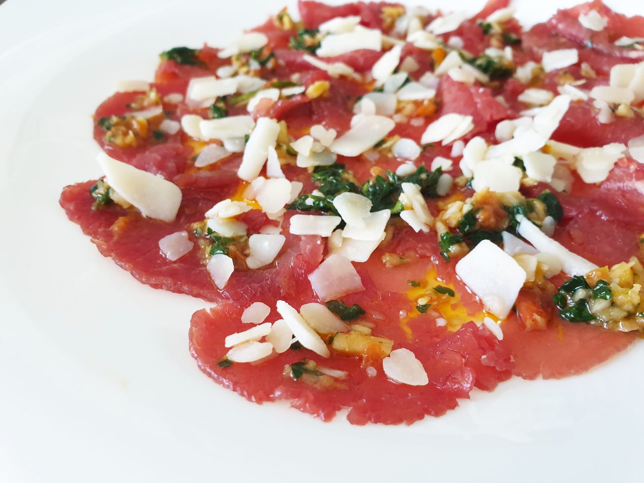 Carpaccio de Ternera con Salsa Tabasco