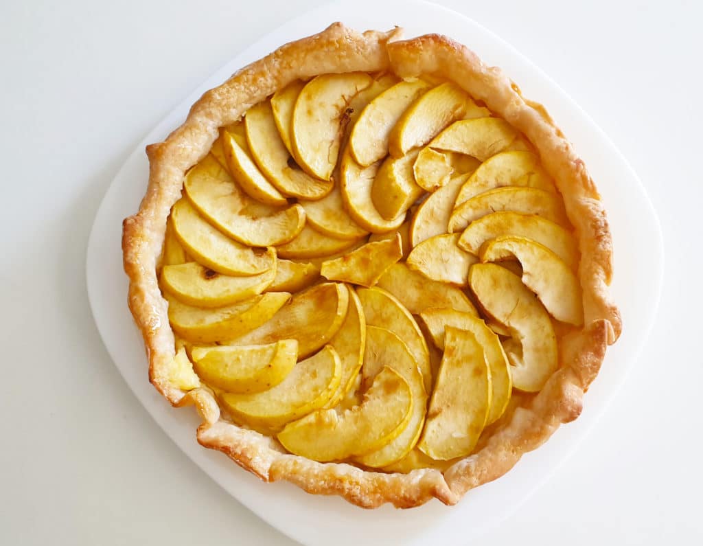 Tarta de hojaldre y manzana con crema pastelera