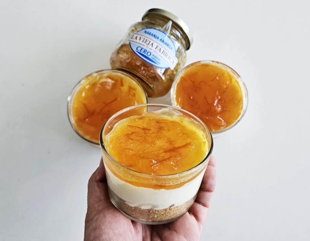 Vasitos de tarta de queso con mermelada de naranja la vieja fábrica