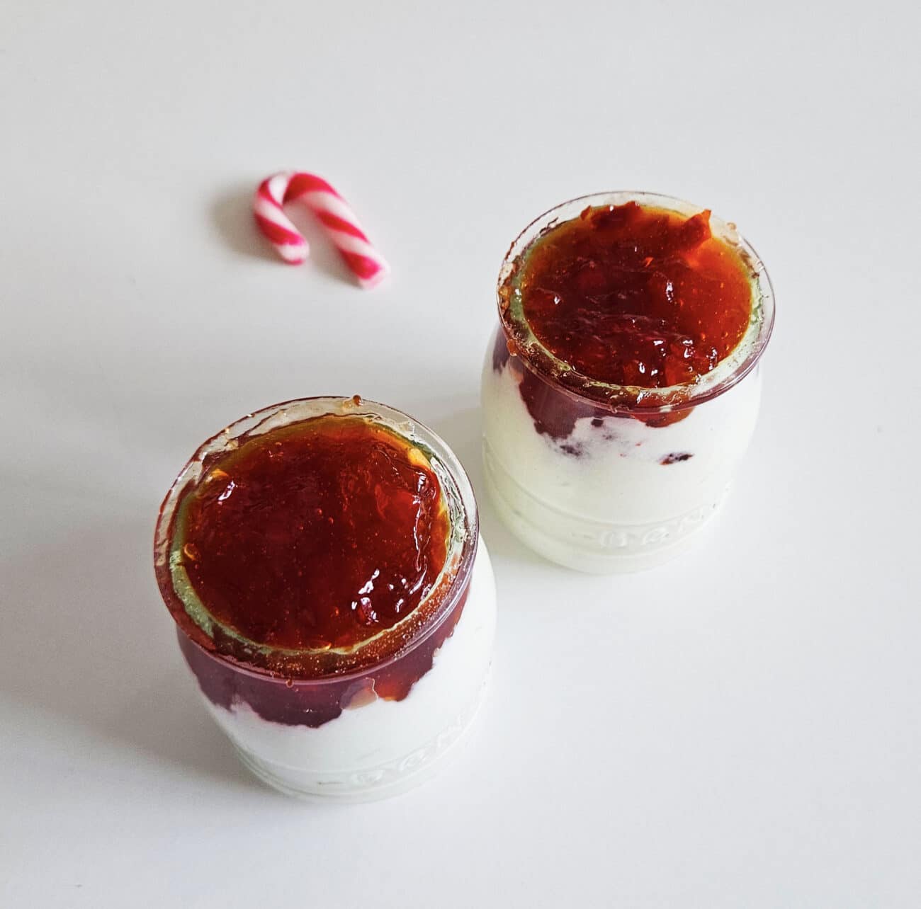 Yogur de bacalao con salsa de pimiento y jalapeño