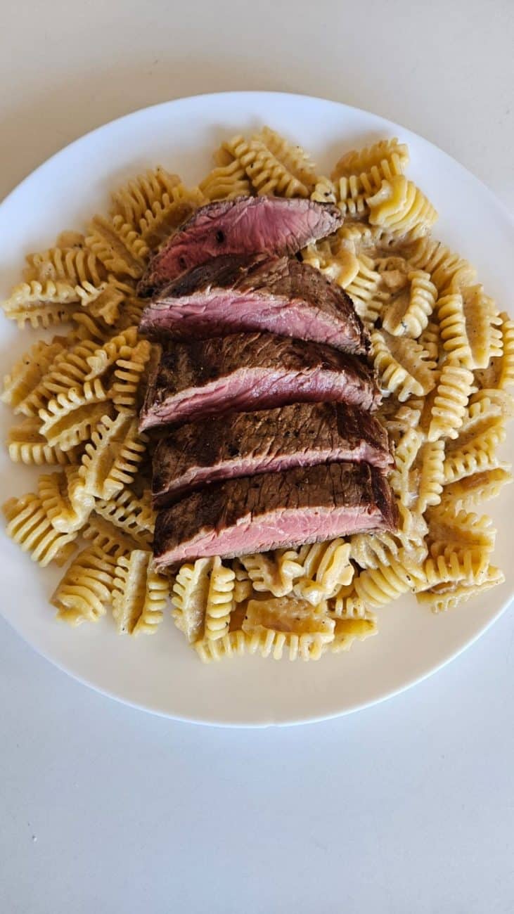 Receta de Pasta Cremosa con Medallón de Ternera